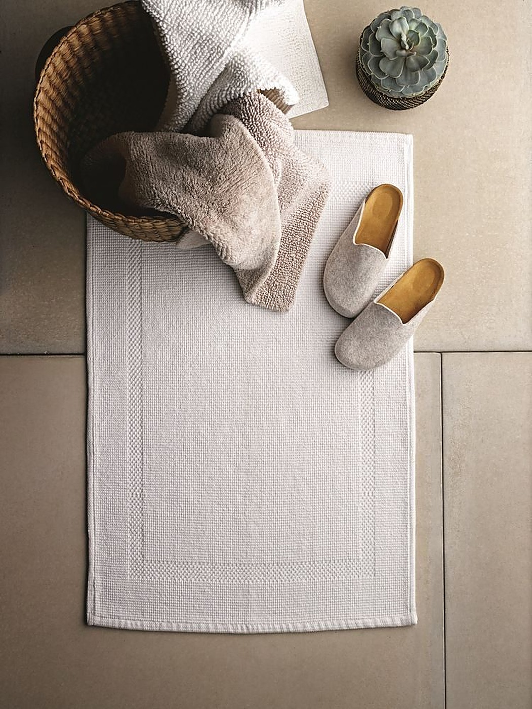 Tapete de baño blanco